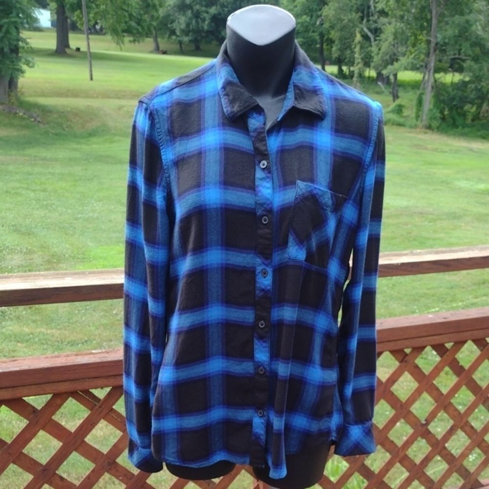 GAP Blue and Black Plaid Button Up Shirt Size Small